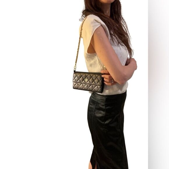 Chanel Black Quilted Leather Wallet - Picture 15 of 16